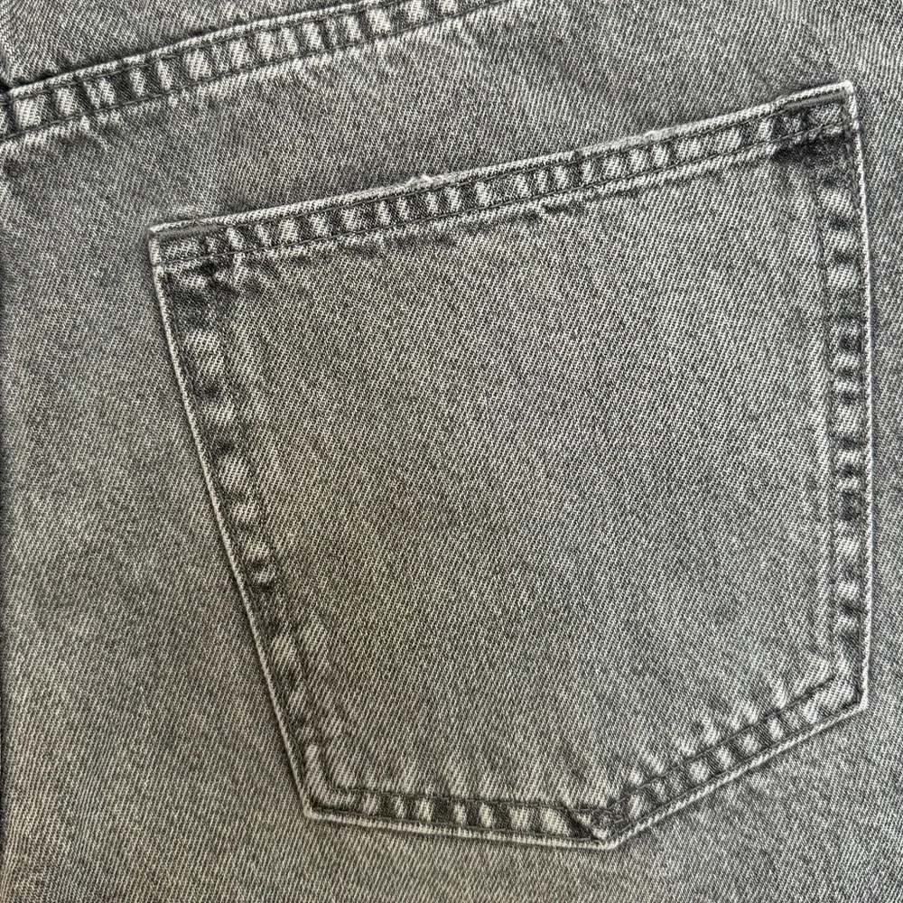 GAP Low Rise Stride Denim Shorts - Picture 9 of 9